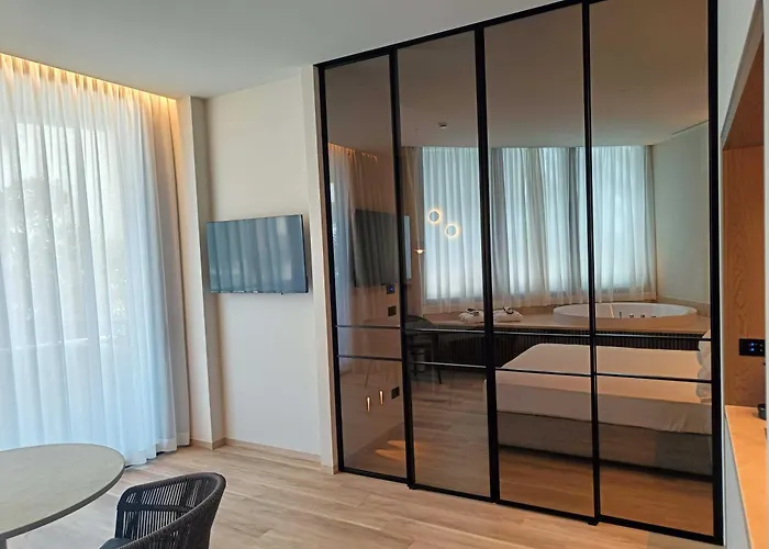 International Hotel & Suite